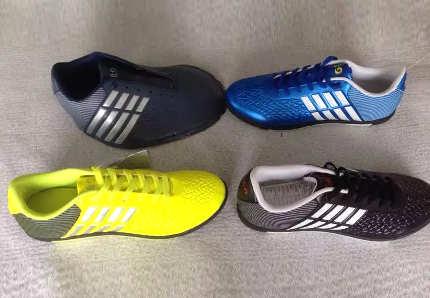 New style fashion low price men's football shoes