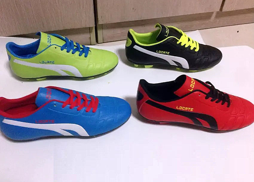 New style fashion low price men's football shoes