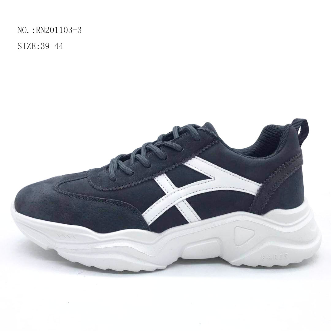 New fashion casual sports shoes go with daddy shoes outdoors...